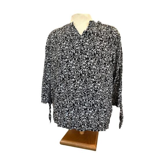 Jones & Co Tops - JONES AND CO BLACKAND WHITE FLORAL BLOUSE WOMENS XXL